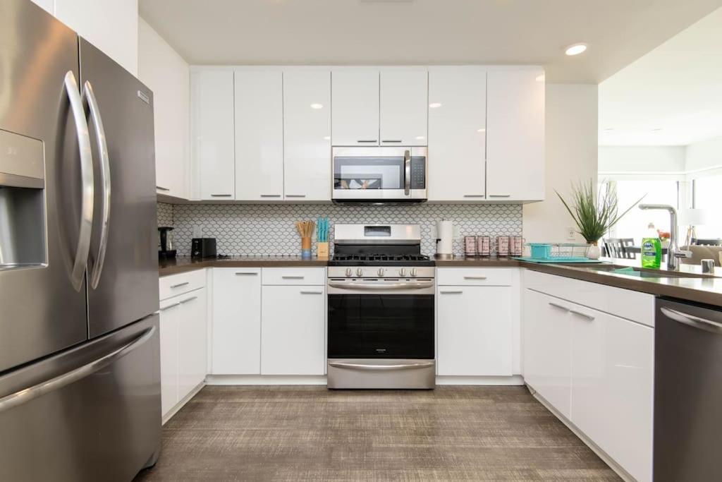 High Rise 3 Bedroom Sleeps 9 Walk To Cripto Arena In 20 Minutes Apartment Los Angeles