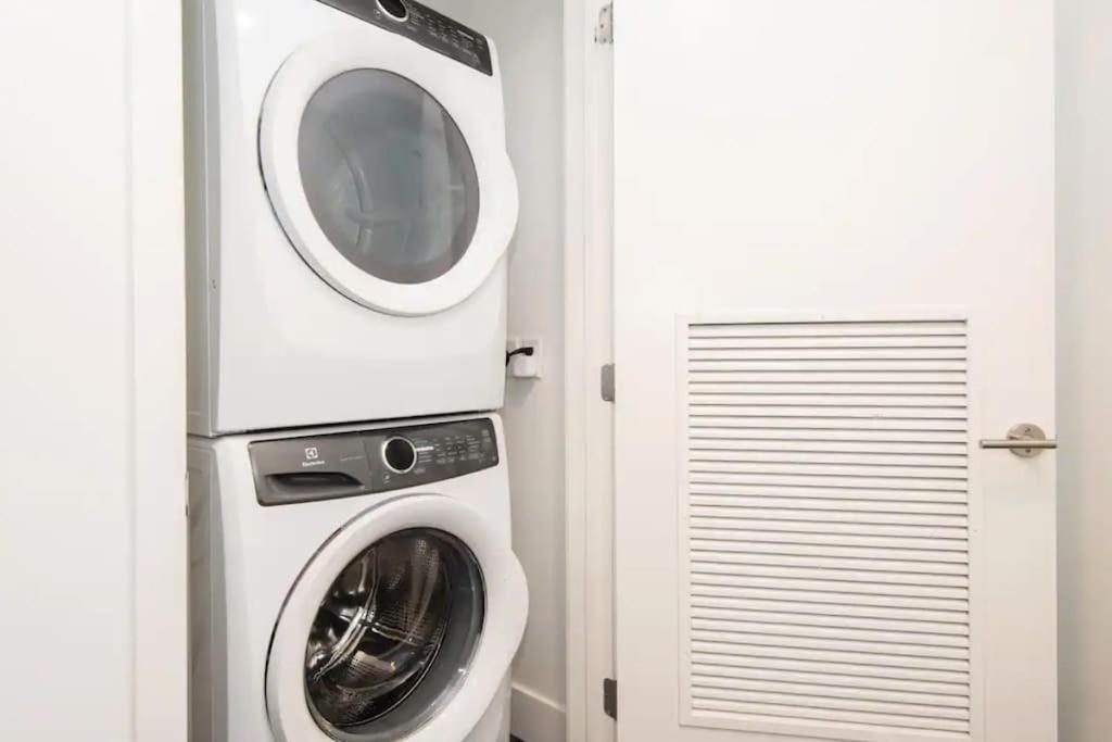 High Rise 3 Bedroom Sleeps 9 Walk To Cripto Arena In 20 Minutes Apartment