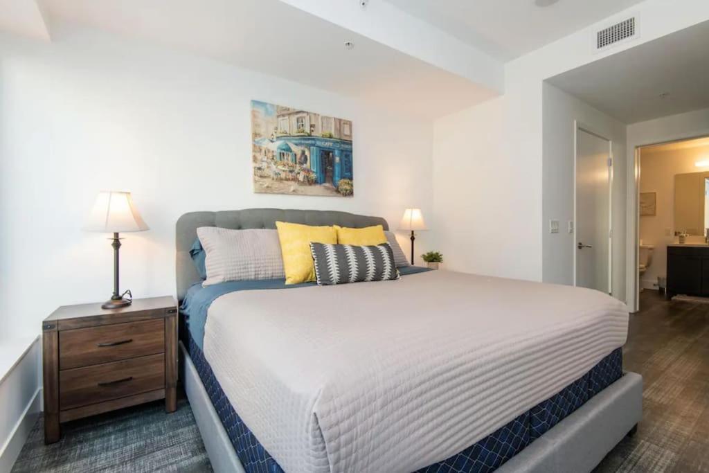 High Rise 3 Bedroom Sleeps 9 Walk To Cripto Arena In 20 Minutes Apartment *