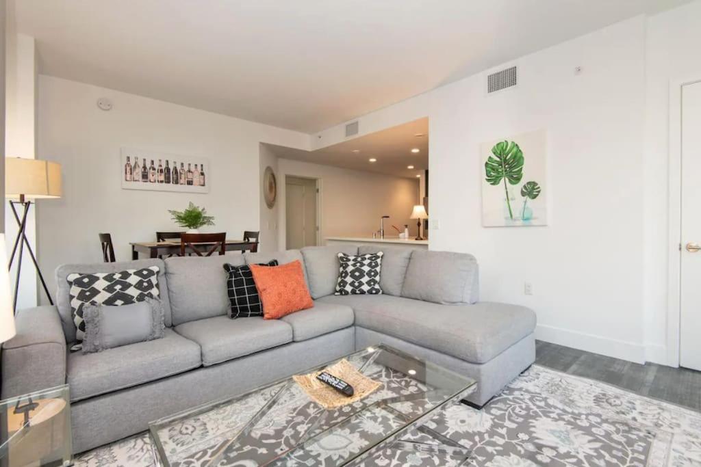High Rise 3 Bedroom Sleeps 9 Walk To Cripto Arena In 20 Minutes Apartment Los Angeles