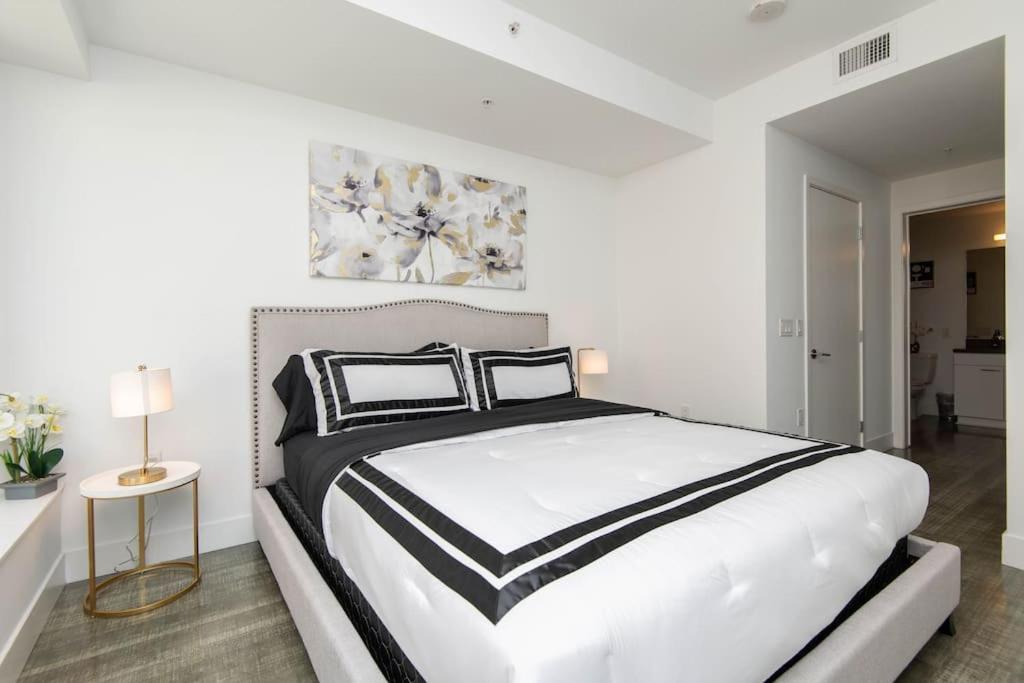 Apartment High Rise 3 Bedroom Sleeps 9 Walk To Cripto Arena In 20 Minutes Los Angeles