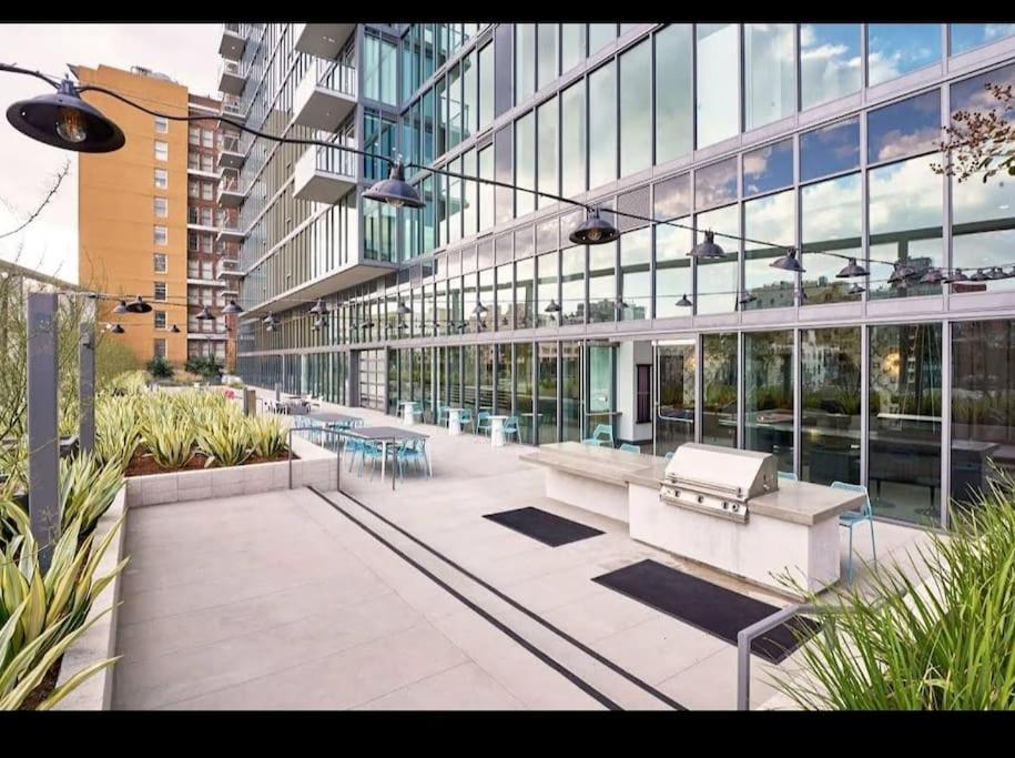 High Rise 3 Bedroom Sleeps 9 Walk To Cripto Arena In 20 Minutes Apartment Los Angeles
