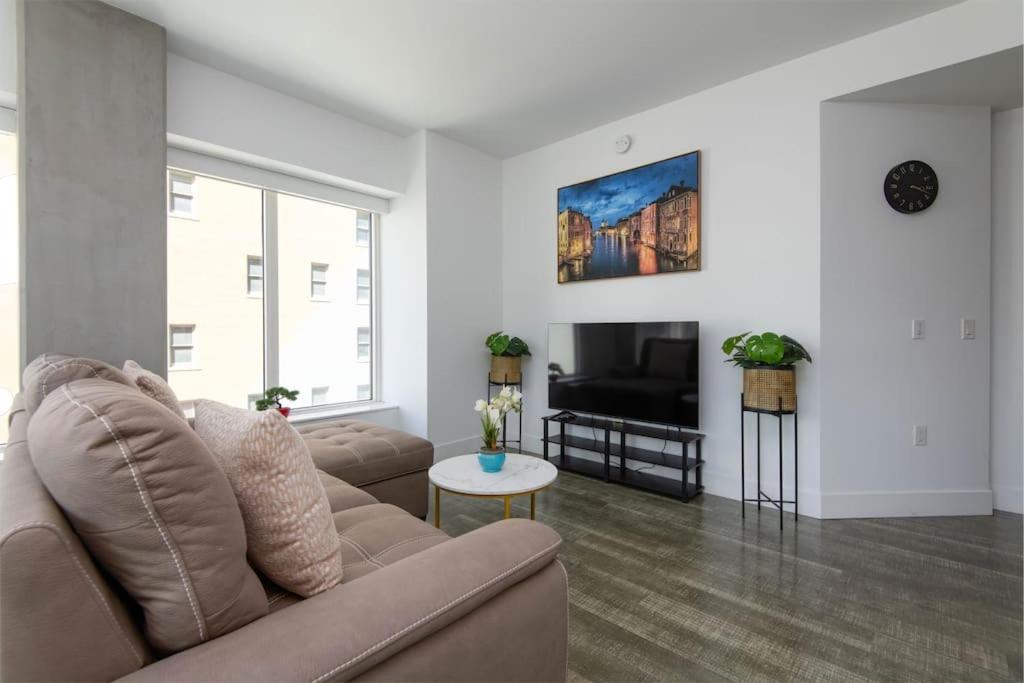 High Rise 3 Bedroom Sleeps 9 Walk To Cripto Arena In 20 Minutes Apartment Los Angeles