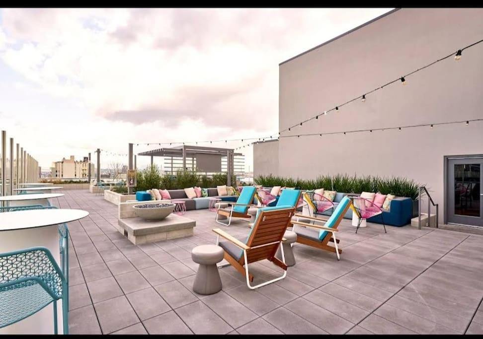 High Rise 3 Bedroom Sleeps 9 Walk To Cripto Arena In 20 Minutes Apartment