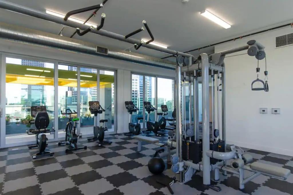 High Rise 3 Bedroom Sleeps 9 Walk To Cripto Arena In 20 Minutes Apartment Los Angeles
