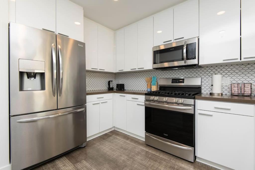 High Rise 3 Bedroom Sleeps 9 Walk To Cripto Arena In 20 Minutes * Los Angeles