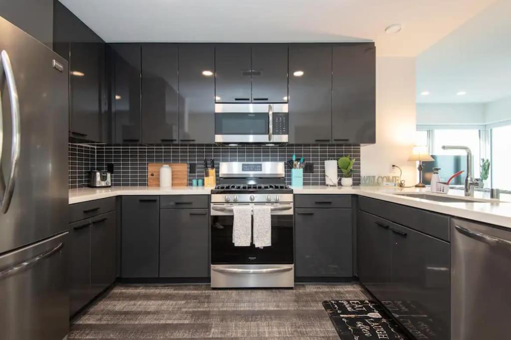 Apartment High Rise 3 Bedroom Sleeps 9 Walk To Cripto Arena In 20 Minutes