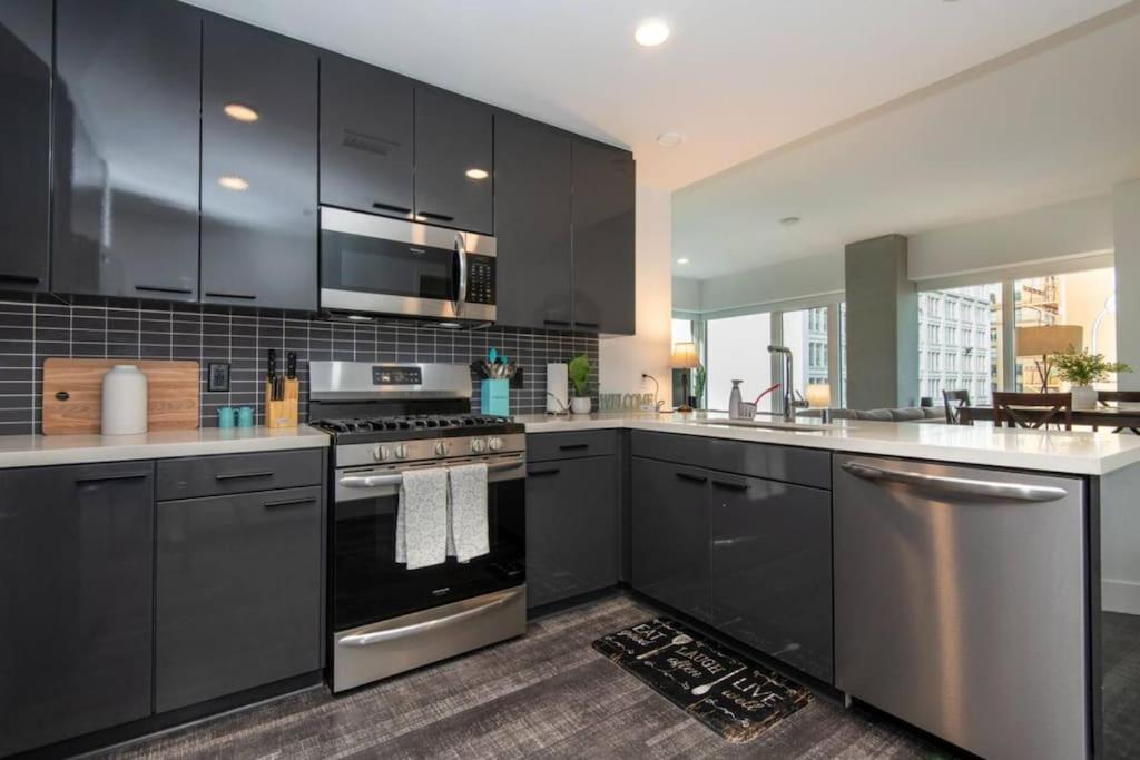 High Rise 3 Bedroom Sleeps 9 Walk To Cripto Arena In 20 Minutes Apartment