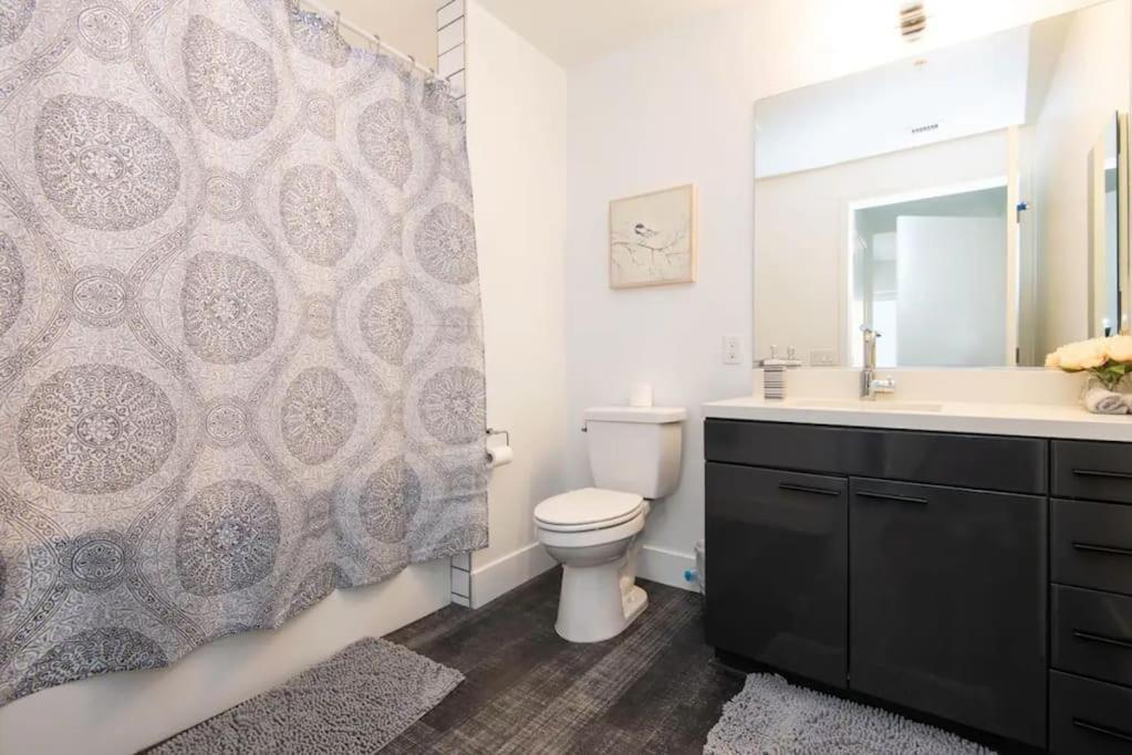 Apartment High Rise 3 Bedroom Sleeps 9 Walk To Cripto Arena In 20 Minutes Los Angeles