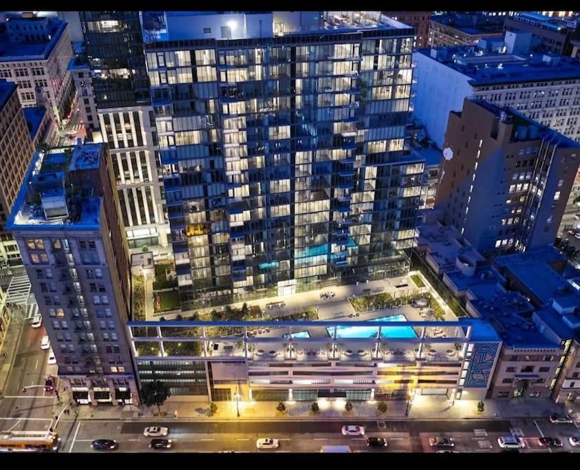 Apartment High Rise 3 Bedroom Sleeps 9 Walk To Cripto Arena In 20 Minutes Los Angeles